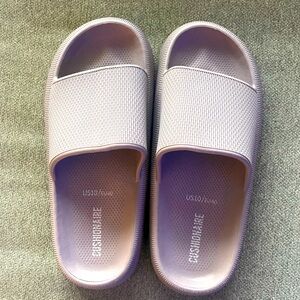Cushionaire slides size 10